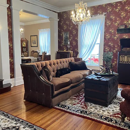 Benefield House Bed & Breakfast-2